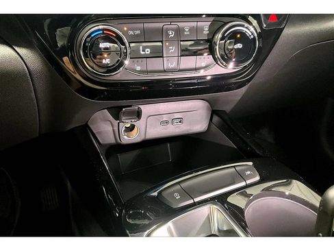 New 2026 Chevrolet Trax LT w/ LT Convenience Package FWD image 32