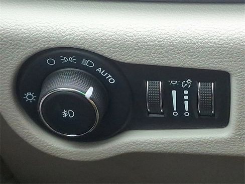 Used 2021 Chrysler Pacifica Limited w/ Premium & Safety Sphere Group image 28