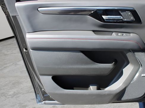 Used 2025 Chevrolet Suburban RST w/ Comfort Package AWD/4WD image 22