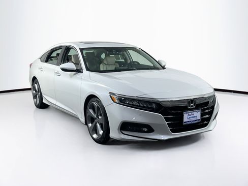 Used 2018 Honda Accord Touring image 3