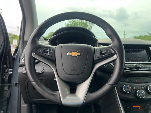 Used 2022 Chevrolet Trax LT w/ Driver Confidence Package AWD/4WD image 19
