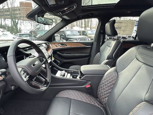 New 2026 Jeep Grand Cherokee Summit image 11