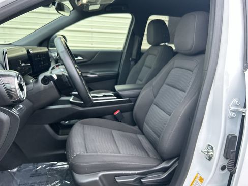 Used 2025 Chevrolet Equinox LT image 11