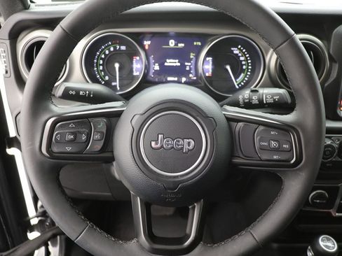 Used 2023 Jeep Wrangler Unlimited w/ Cold Weather Group AWD/4WD image 18