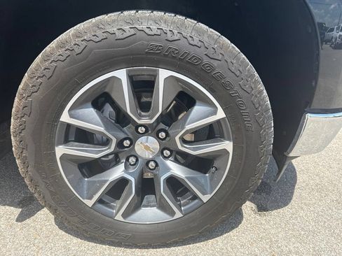Used 2024 Chevrolet Silverado 1500 LT AWD/4WD image 9