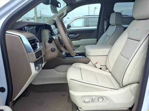New 2026 GMC Yukon Denali w/ Denali Reserve Package AWD/4WD image 11