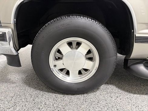 Used 1999 Chevrolet Suburban 2WD image 22