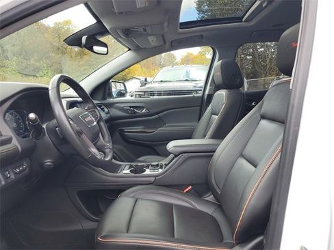 Used 2022 GMC Acadia AT4 w/ Technology Package image 8