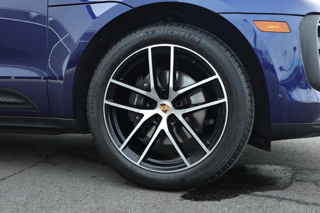 Used 2022 Porsche Macan AWD/4WD image 5
