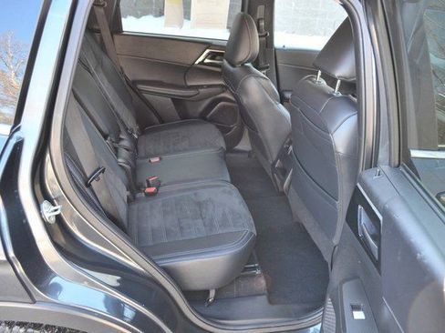 Used 2024 Mitsubishi Outlander SE image 34