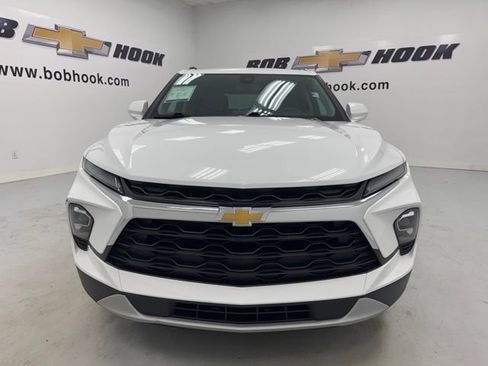 Used 2024 Chevrolet Blazer LT w/ Convenience Package FWD image 2