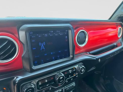 Used 2018 Jeep Wrangler Unlimited Rubicon AWD/4WD image 22
