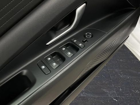 Used 2021 Hyundai Elantra Blue image 26