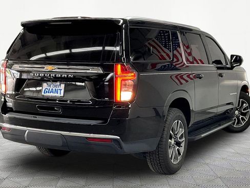 Used 2021 Chevrolet Suburban LS image 7