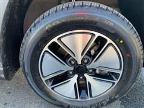 Used 2022 Toyota Corolla Cross LE image 4