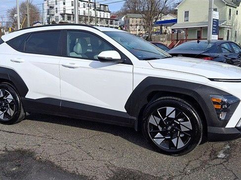 Certified 2025 Hyundai Kona SEL image 2