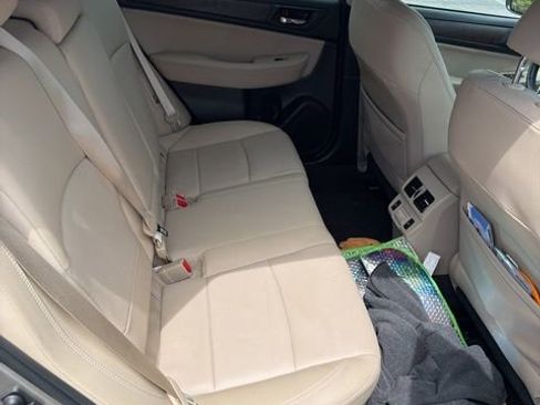 Used 2018 Subaru Outback 2.5i Limited AWD/4WD image 11
