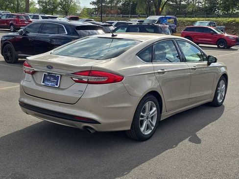Certified 2018 Ford Fusion SE w/ Fusion SE Technology Package FWD image 4