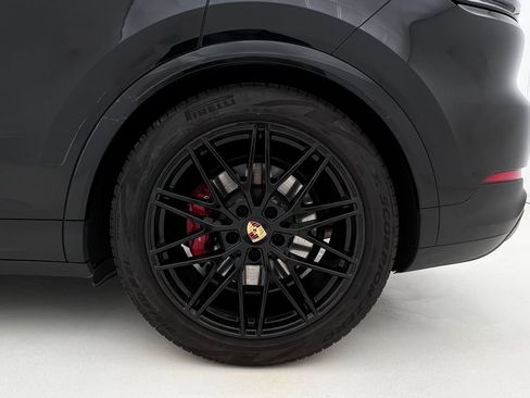 Used 2024 Porsche Cayenne S image 27