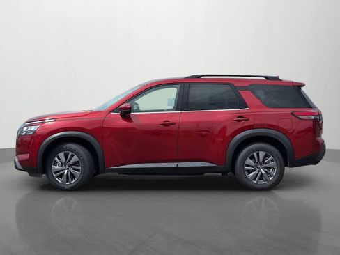 Used 2024 Nissan Pathfinder SV FWD image 3