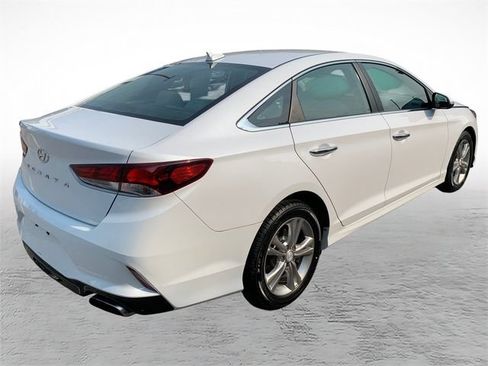 Used 2018 Hyundai Sonata SEL w/ Tech Package 02 FWD image 3