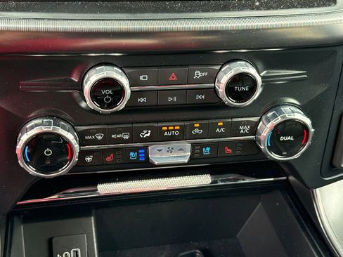 Used 2025 Ford F150 Lariat w/ Equipment Group 501A Mid image 29