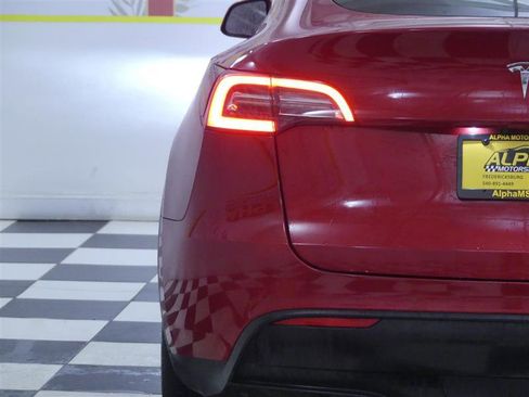 Used 2020 Tesla Model Y Long Range image 28
