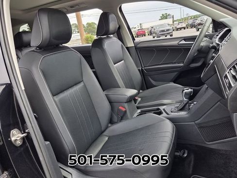 Used 2024 Volkswagen Tiguan SE w/ Panoramic Sunroof Package FWD image 20