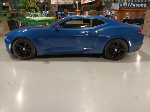 Used 2019 Chevrolet Camaro LT w/ Technology Package image 9