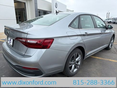 Used 2024 Volkswagen Jetta SE image 7