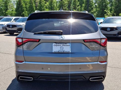 Used 2023 Acura MDX SH-AWD w/ Advance Package image 5
