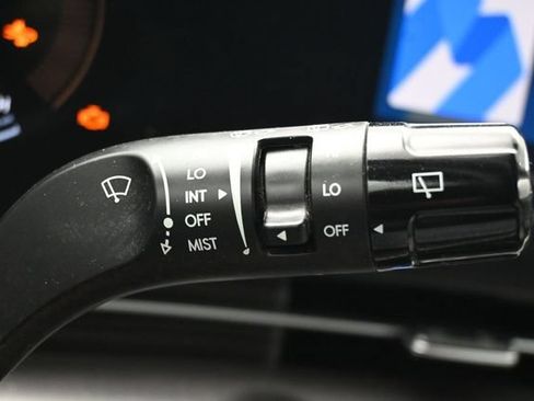 Used 2025 Hyundai Kona SEL AWD/4WD image 25