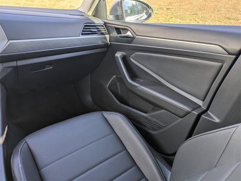 Certified 2024 Volkswagen Jetta SE image 16