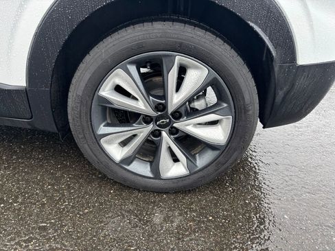 Used 2023 Chevrolet Bolt EUV LT w/ Convenience Package image 9