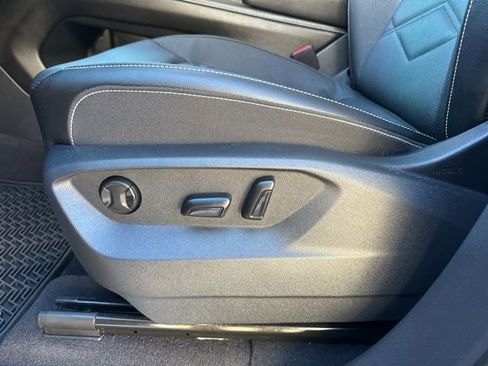 Used 2024 Volkswagen Atlas SE image 11