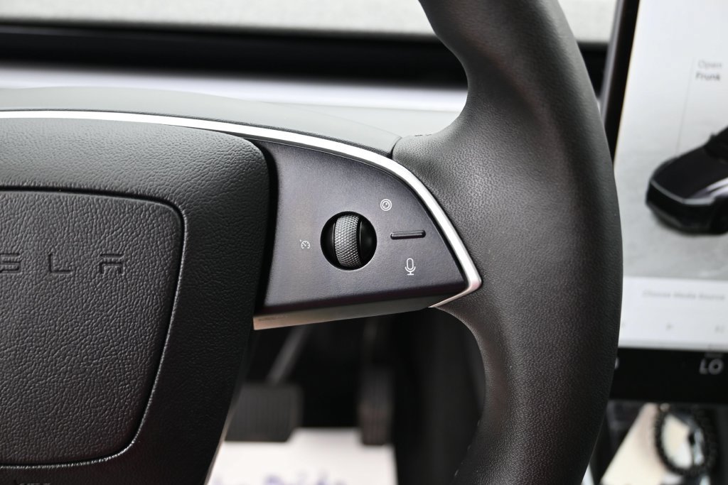 Used 2026 Tesla Model Y Long Range RWD image 18