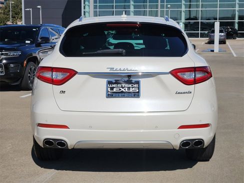 Used 2018 Maserati Levante GranLusso image 6