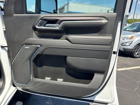 Used 2025 Chevrolet Silverado 2500 LTZ w/ LTZ Premium Package AWD/4WD image 15
