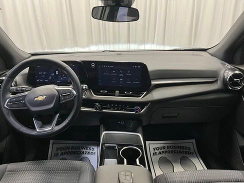 Used 2025 Chevrolet Equinox LT image 4