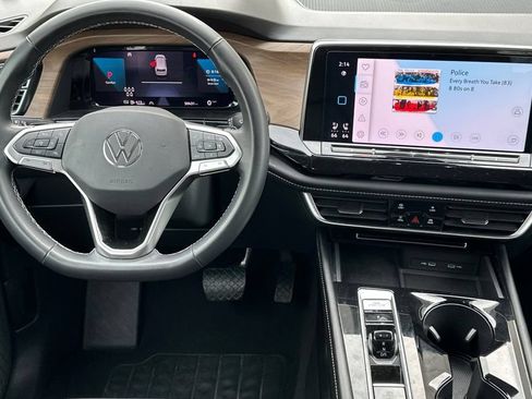 Used 2024 Volkswagen Atlas SE AWD/4WD image 14