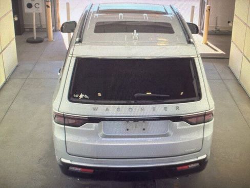 Used 2022 Jeep Wagoneer Series II w/ Premium Group I image 5