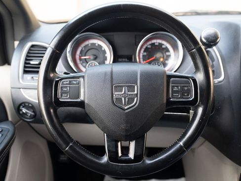 Used 2019 Dodge Grand Caravan SXT FWD image 34