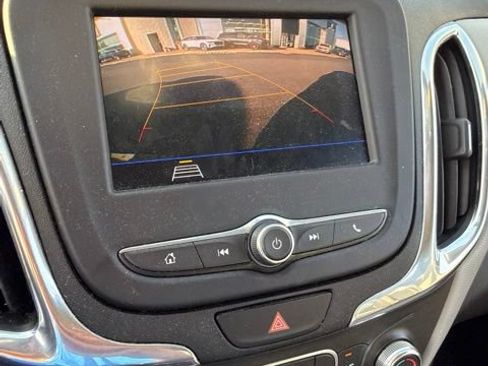 Used 2020 Chevrolet Equinox LS AWD/4WD image 16