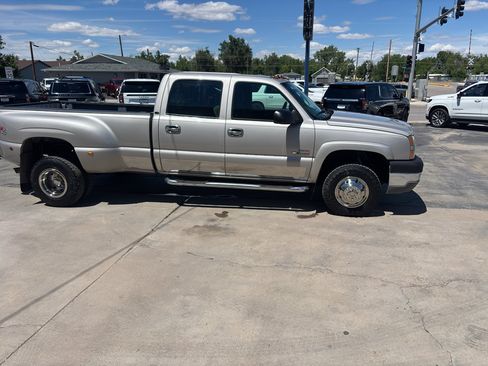 Used 2005 Chevrolet Silverado 3500 LS w/ Heavy-Duty Power Package AWD/4WD image 5