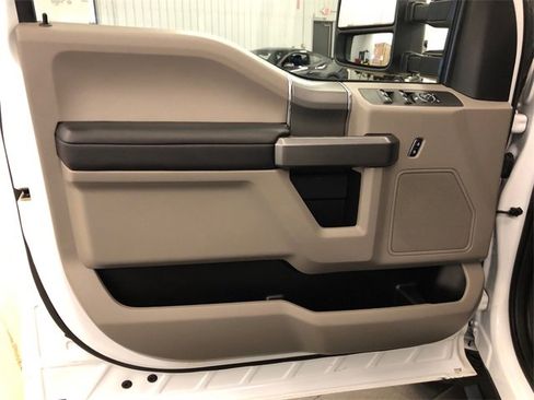 Used 2022 Ford F250 XLT w/ Black Appearance Package image 14