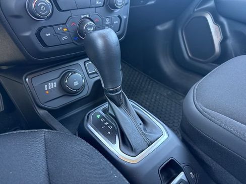 Used 2023 Jeep Renegade Latitude AWD/4WD image 27