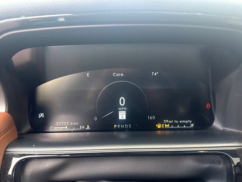 Used 2023 Lincoln Nautilus Reserve AWD/4WD image 3