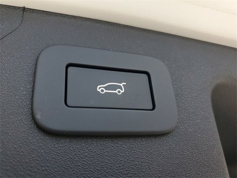 Certified 2025 Land Rover Discovery Sport Dynamic SE image 11