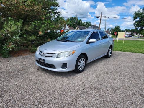 Used 2013 Toyota Corolla L FWD image 3