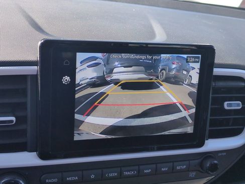 Used 2025 Hyundai Venue Limited FWD image 14